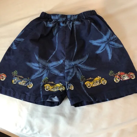 Hawaiian shirt and matching shorts - Picture 4 of 5